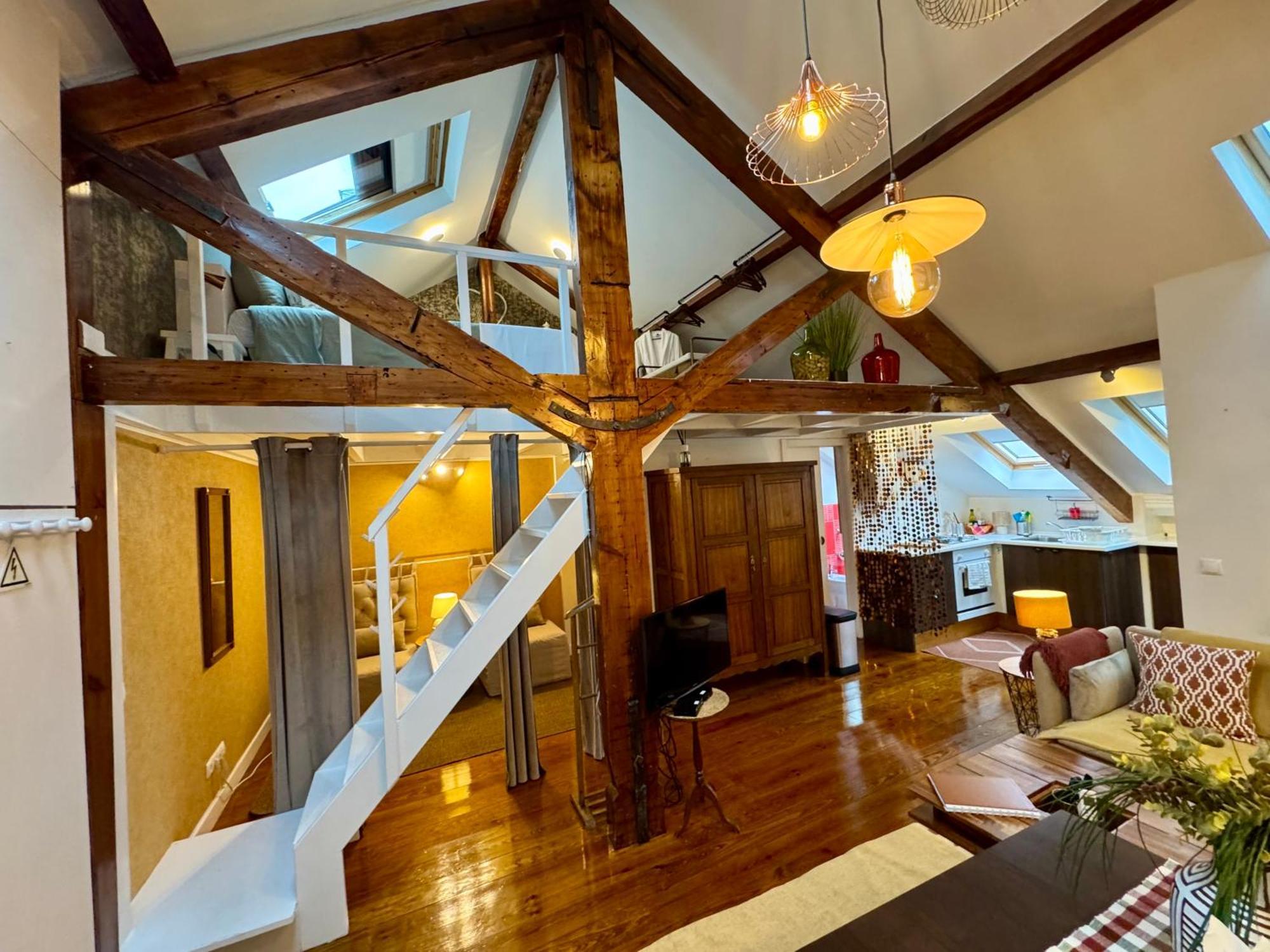Appartement With Mezzanine Rua Da Moeda Lissabon